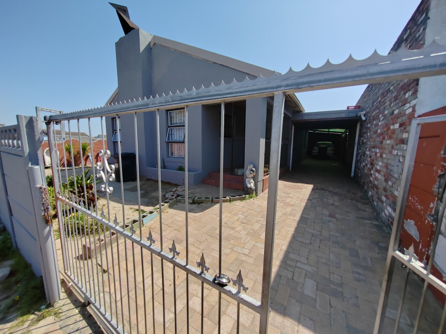 4 Bedroom Property for Sale in Beverly Park Western Cape